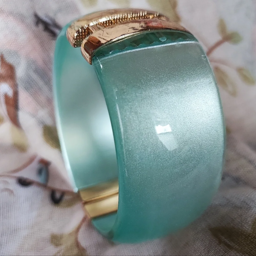 Icy Frosted Light Aqua Blue Moonglow Lucite Clamper Vintage Gold Tone Bracelet